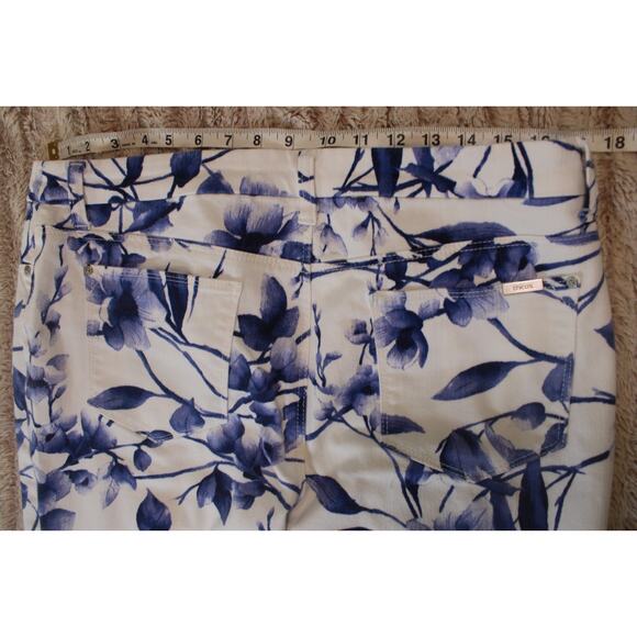CHICOS SO SLIMMING Girlfriend Crop blue White Floral Stretch Cotton Pants 2 - Picture 13 of 14